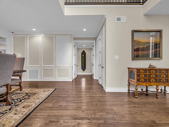 2nd image of 20 Sugarberry Cir