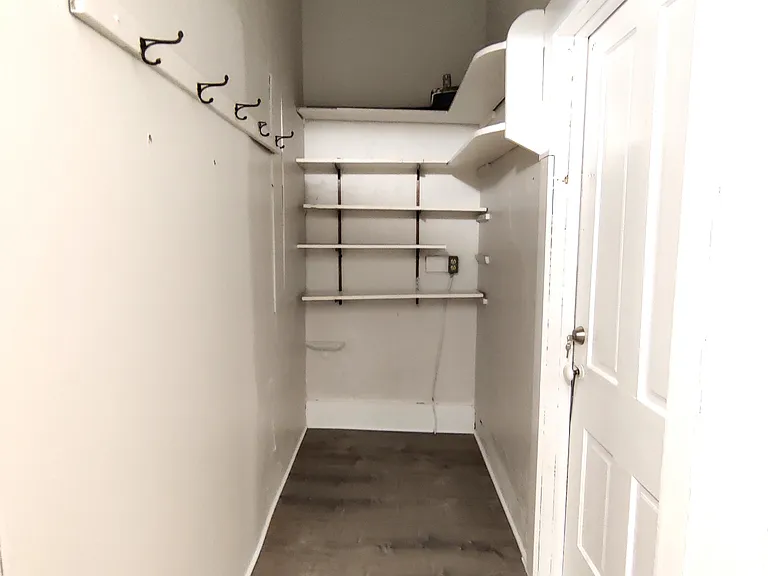 242 W Lincoln Ave — Photo 12