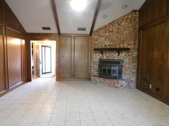4th image of 11 Corona Cir