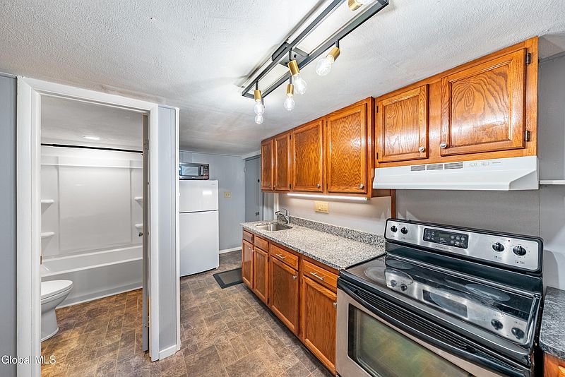 3rd image of 26 Daytona Avenue