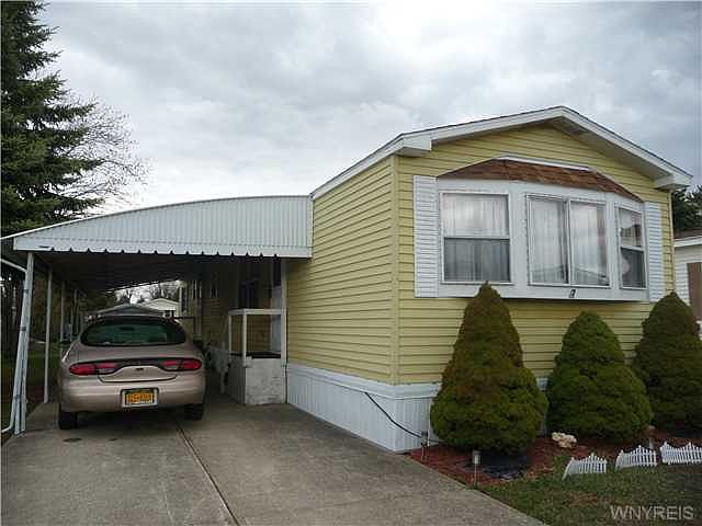 1st image of 205 Quarry Hill Est