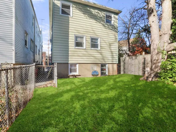 576 Avenue East image 16 of 17