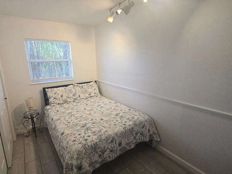 1707 Staunton Ave — Photo 8