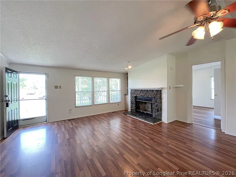 424 Washington Ln — Photo 7