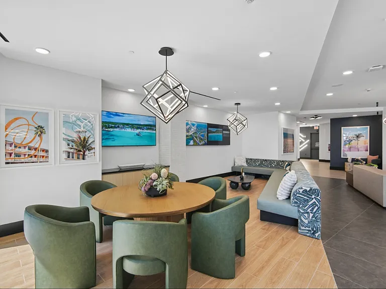 Aura North Miami Beach — Photo 23