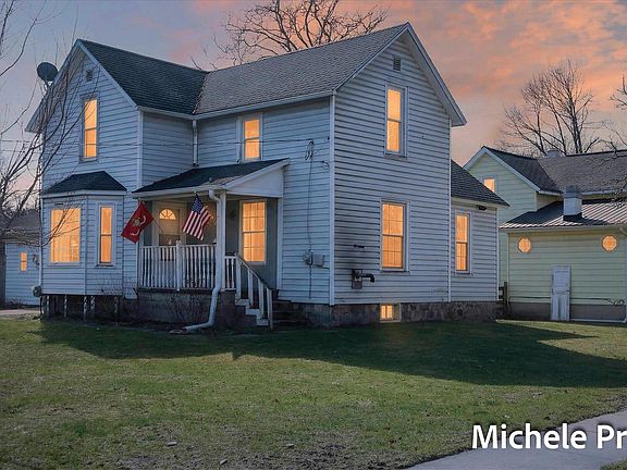 2nd image of 902 S Hayes St