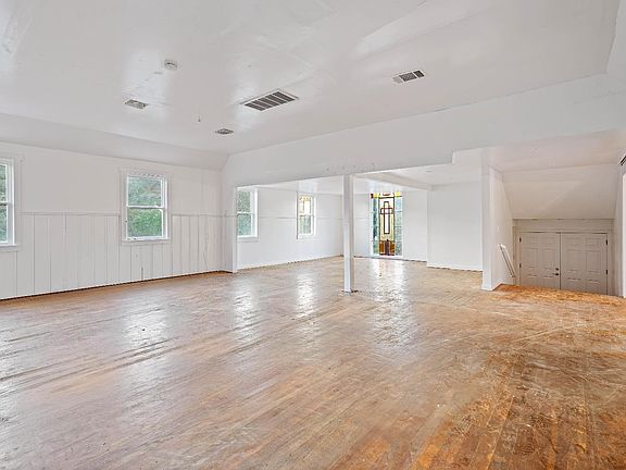 4th image of 4084 Oakwood Drive