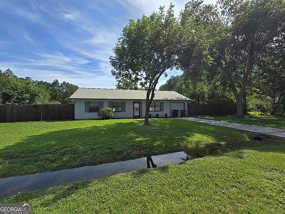 3rd image of 1001 Regal Rd