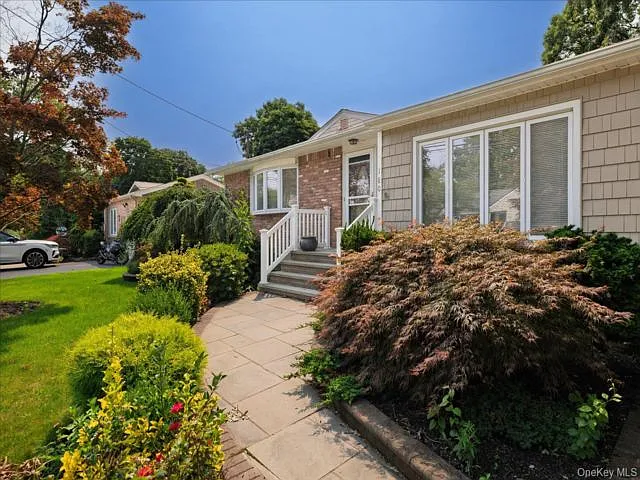180 Boston Ave — Photo 2