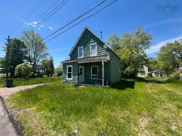 31 Patterson St, Amherst, NS B4H 1G6