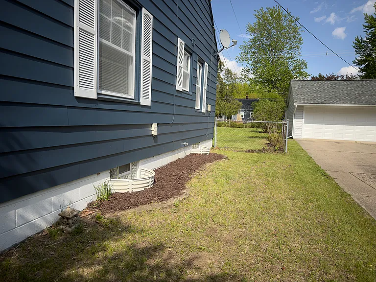 818 Stanley St — Photo 10