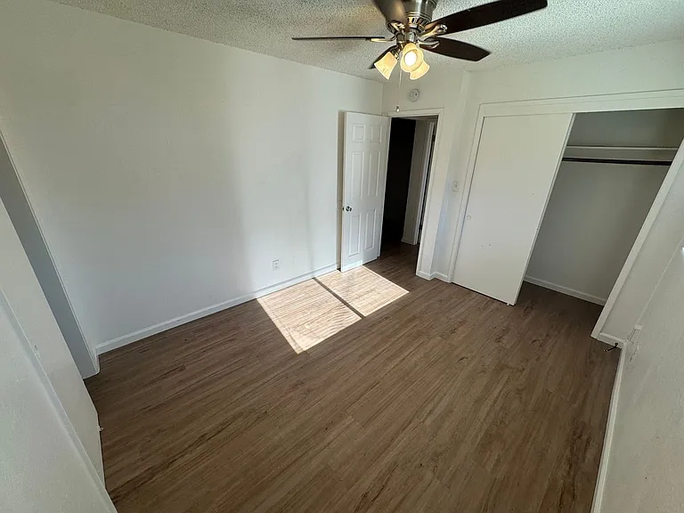 2727 V Street - Apts — Photo 12
