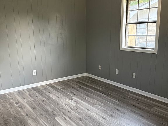 3rd image of 305 Brockton Dr