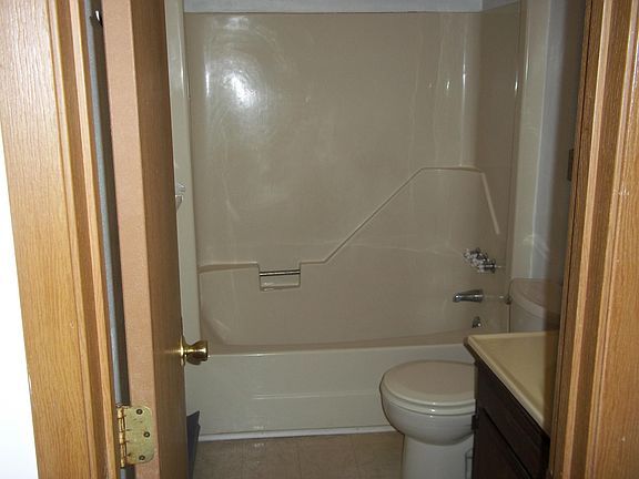 4th image of 5326 Alpine Dr #B