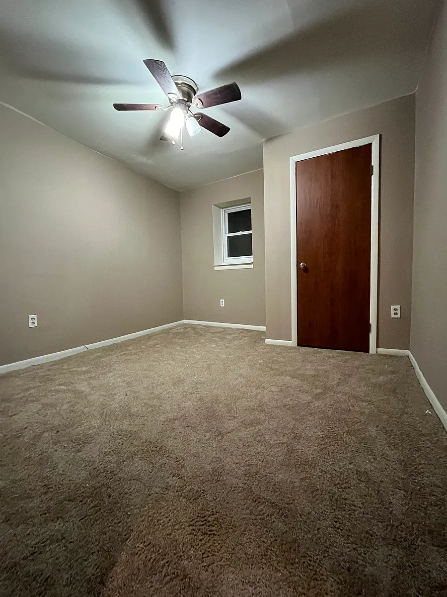 Building Photo - 828 N Pine St #1
