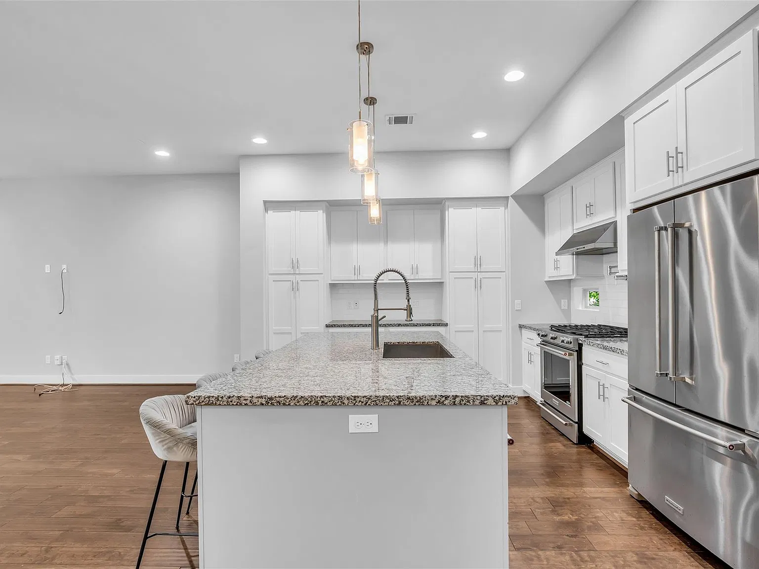 3 bed, 3.5 bath, 2139 sqft, $2,900 — Photo 1