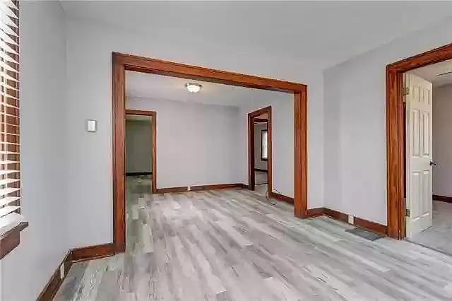 912 N Strode St — Photo 3