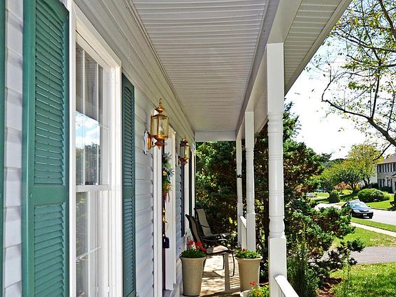 4th image of 15278 Surrey House Way