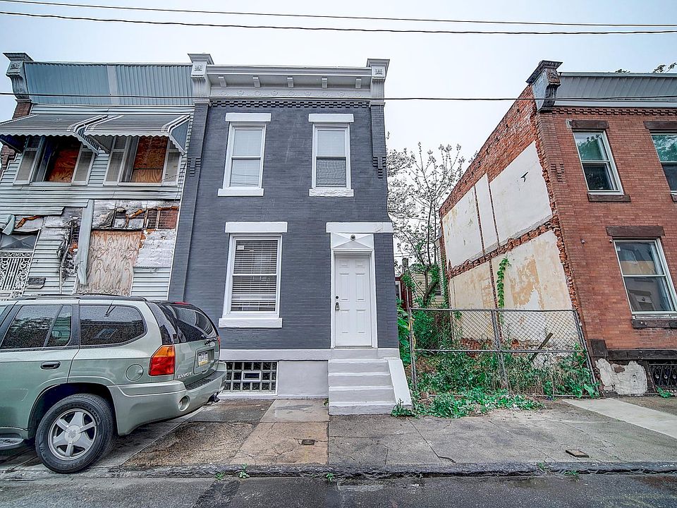 1st image of 2714 N Croskey St #32