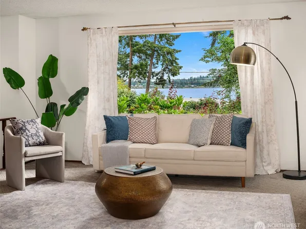 10218 SW Tillicum Lane, Vashon, WA 98070