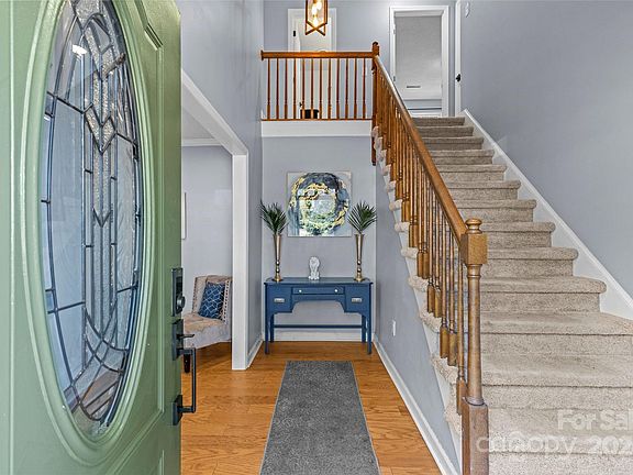 4th image of 5215 Macandrew Dr