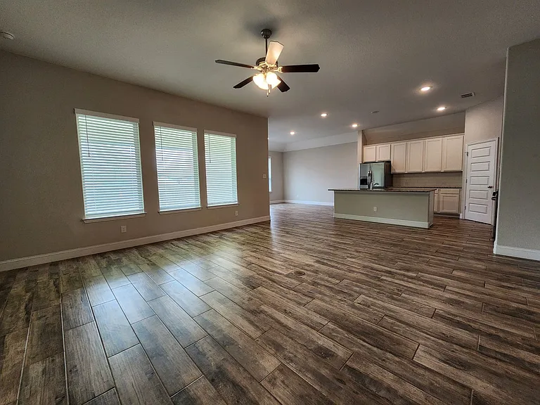 1331 Gruene Glen St — Photo 9