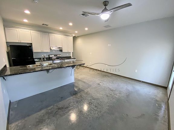 3rd image of 146 Arlington Dr