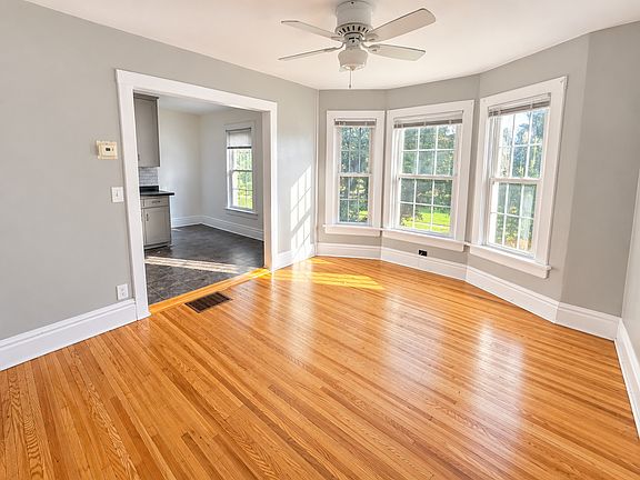 2nd image of 272 Linden St APT 2