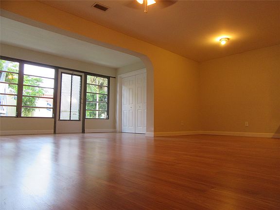 2nd image of 4 Meacham Ln #4