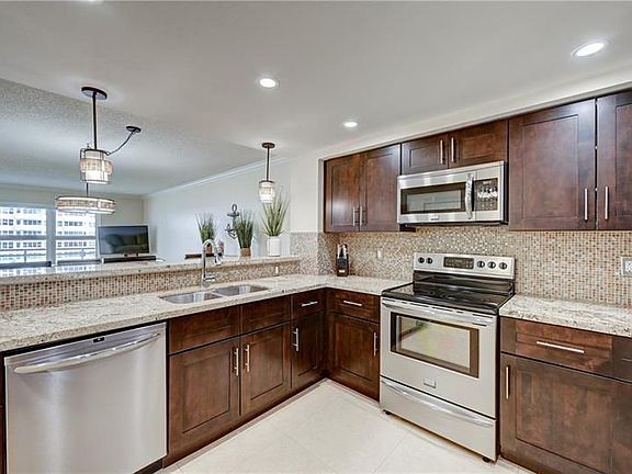 4th image of 3900 Galt Ocean Dr APT 414