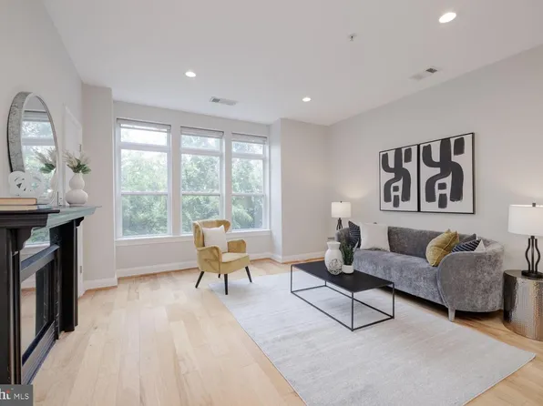 1633 N Colonial Ter APT 202, Arlington, VA 22209