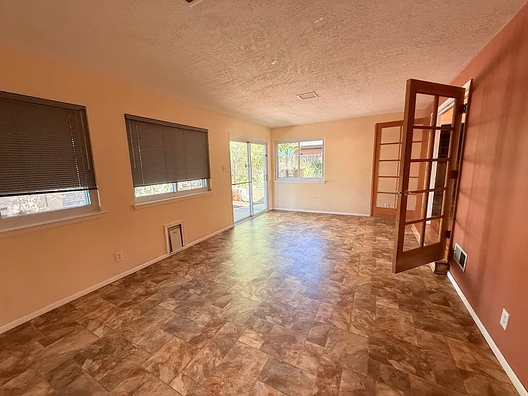 1818 Washington St NE — Photo 15