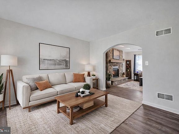 4th image of 24 Rockdale Dr