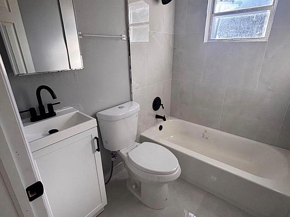 3rd image of 288-290 SW 3rd St #2