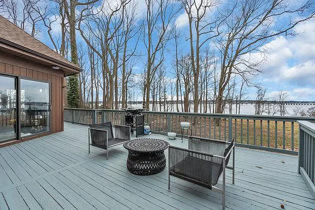 180 Hartshorne Rd — Photo 1