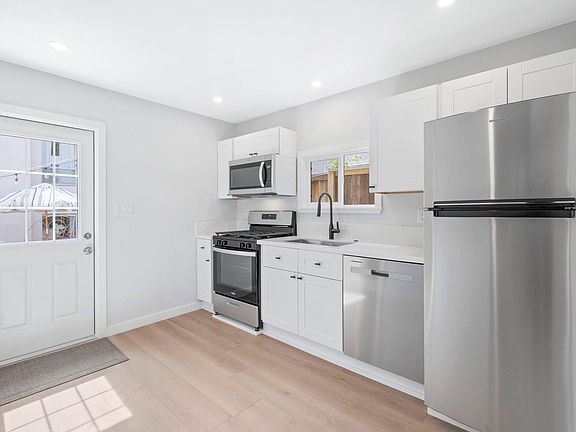 3rd image of 445 Cypress Dr #8
