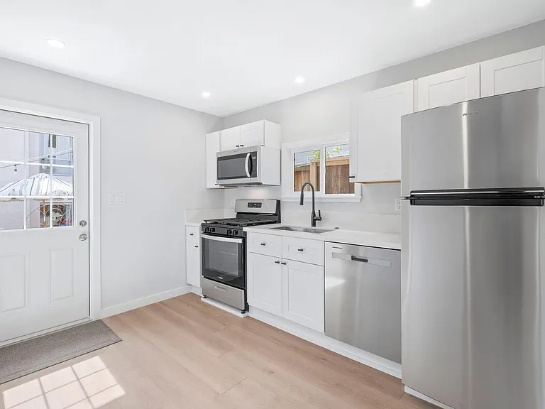 445 Cypress Dr #8 — Photo 3