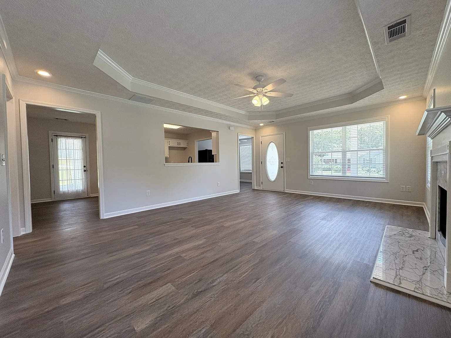 3 bed, 1600 sqft, $1,895 — Photo 3