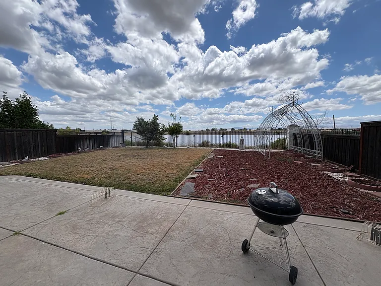1072 Mariners Dr — Photo 22