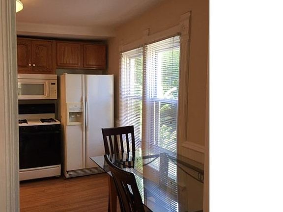 2nd image of 915 8th Ave #2