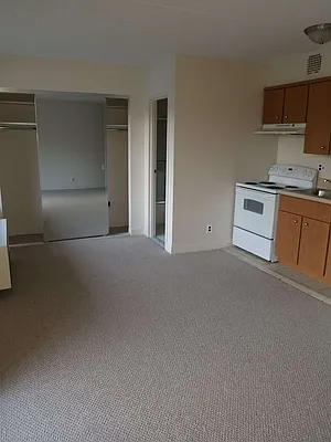 Rented by Max & Associates Realty Corp | media 13