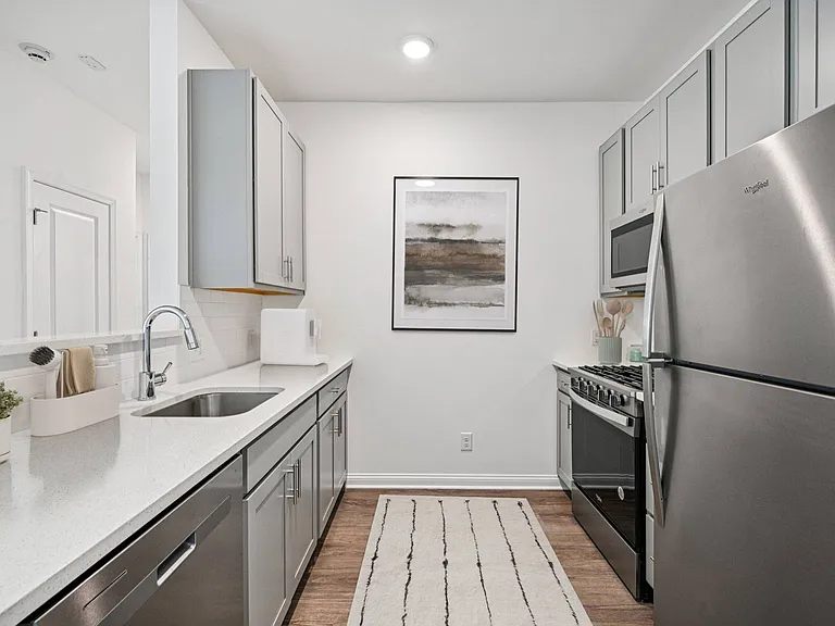 Laurel Green Apartments — Photo 4
