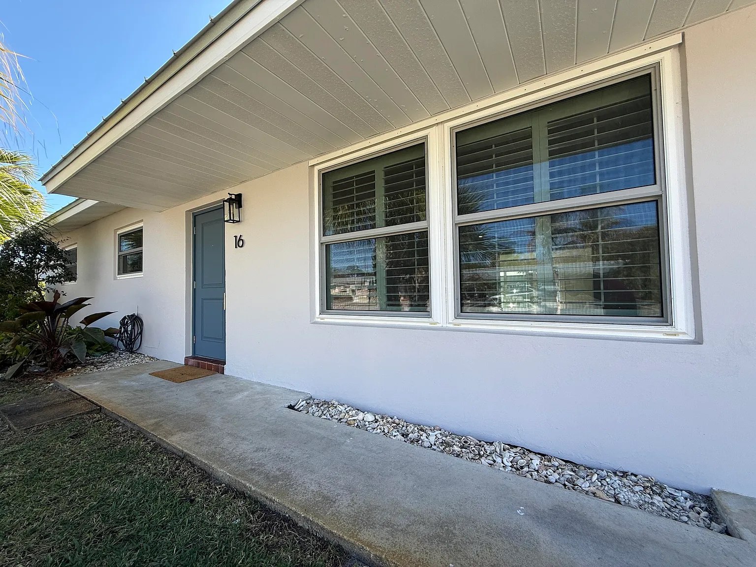 3 bed, 2.0 bath, 1449 sqft, $4,095 — Photo 3