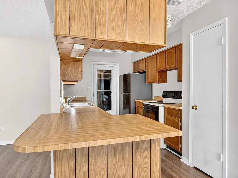 11103 Bellerive Dr — Photo 12