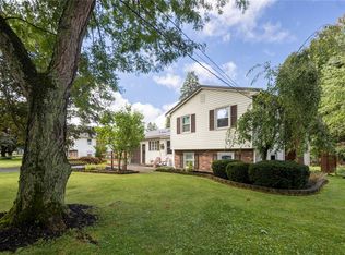 285 Farmview Dr, Macedon, NY 14502