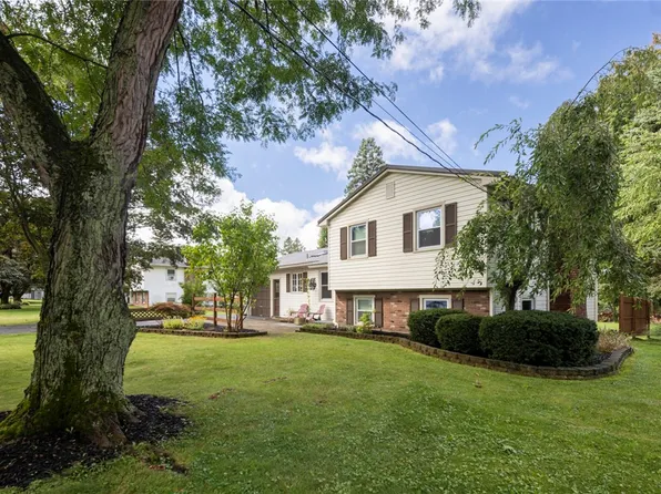 285 Farmview Dr, Macedon, NY 14502