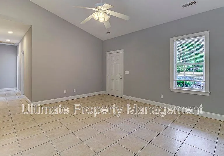 220-1 Rose Ave — Photo 2