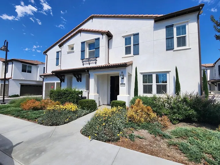 30422 Town Square Dr — Photo 40