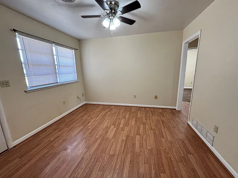 1010 E Main St — Photo 12