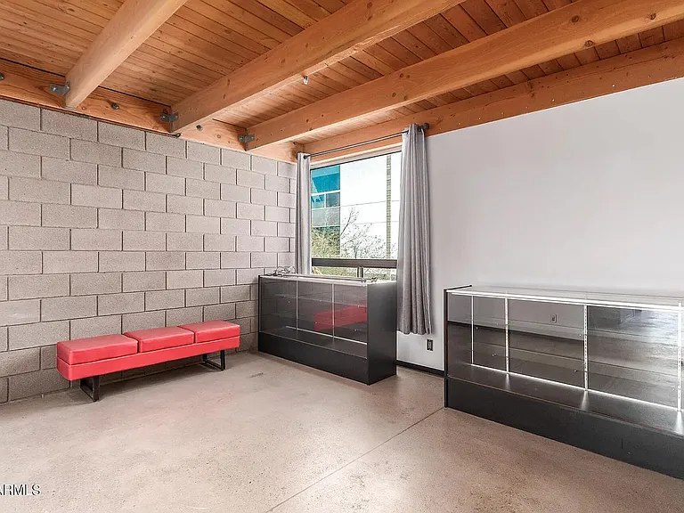 525 E Willetta St #9 — Photo 6